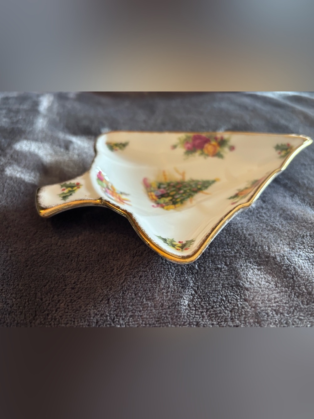 Royal Albert Old Country Roses
Bone Christmas Magic Tree Candy Dish - Picture 3 of 3